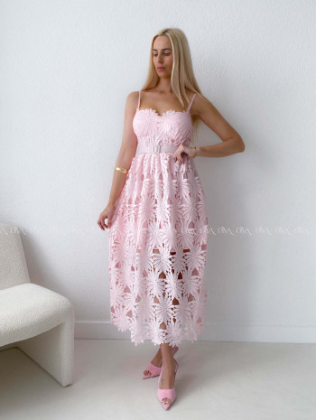 Elegantné krajkované šaty na ramienka Poppy ružové AB 130 Elegantné krajkované šaty na ramienka Poppy ružové AB 130