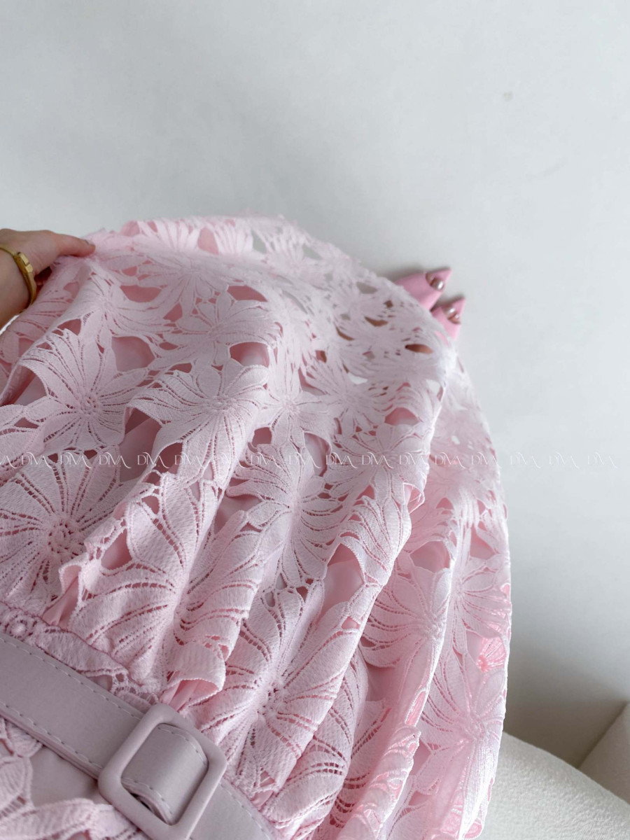 Elegantné krajkované šaty na ramienka Poppy ružové AB 130