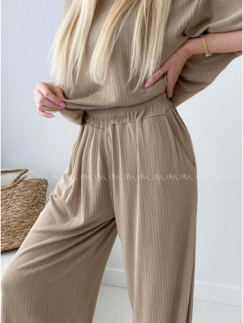 Ľahký komplet  so štruktúrou mokka AB 140