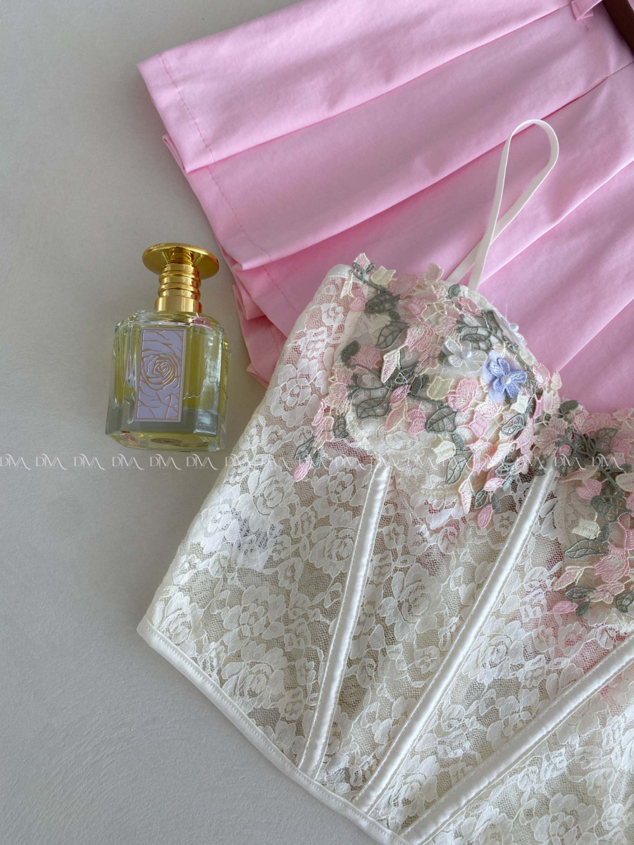 Krajkovaný korzet s kvetinkami maslový AB 139