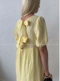 Mušelínové šaty s mašlemi na zádech žluté AB 174
