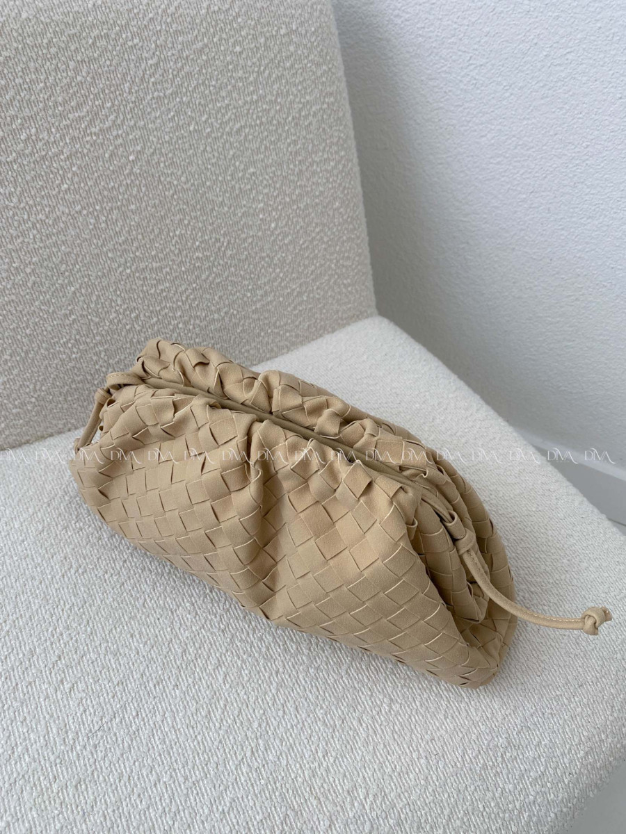 Prepletaná pouch kabelka s remienkom béžová