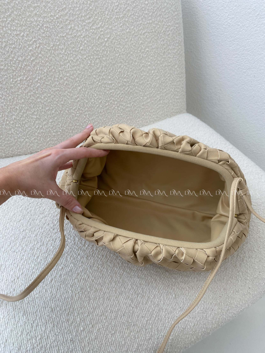 Prepletaná pouch kabelka s remienkom béžová