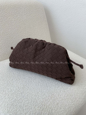 Prepletaná pouch kabelka s remienkom čokoládová