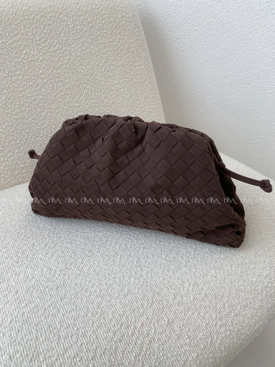 Prepletaná pouch kabelka s remienkom čokoládová