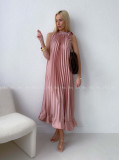 Elegantné saténové plisované maxi šaty blush pink AB 171