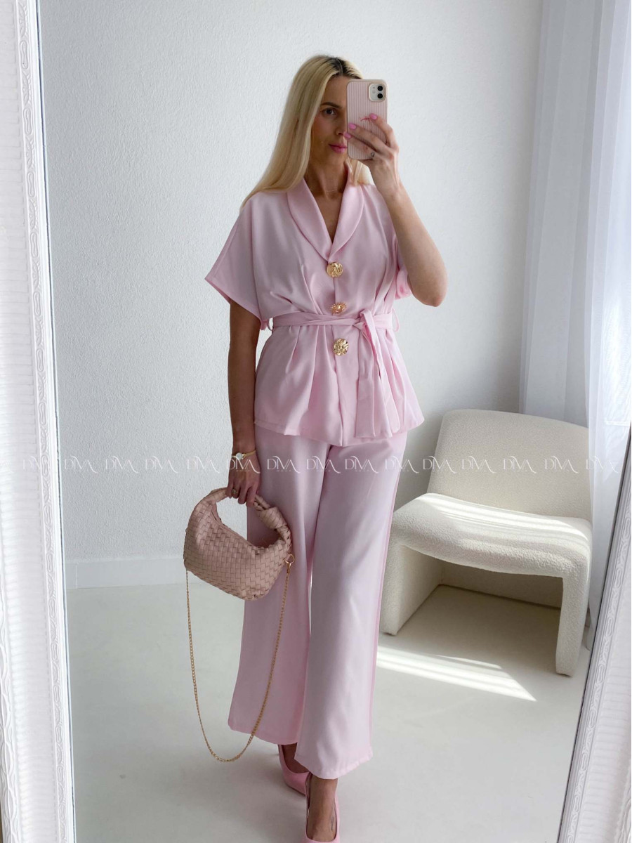 Elegantný  komplet so zdobenými gombíkmi ružový AB 187