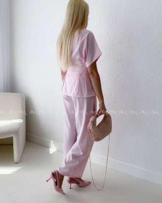 Elegantný  komplet so zdobenými gombíkmi ružový AB 187