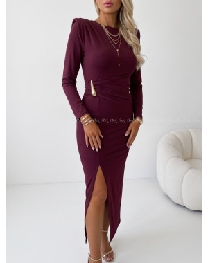 Priliehavé maxi šaty so sponou Burgundy AB 1233