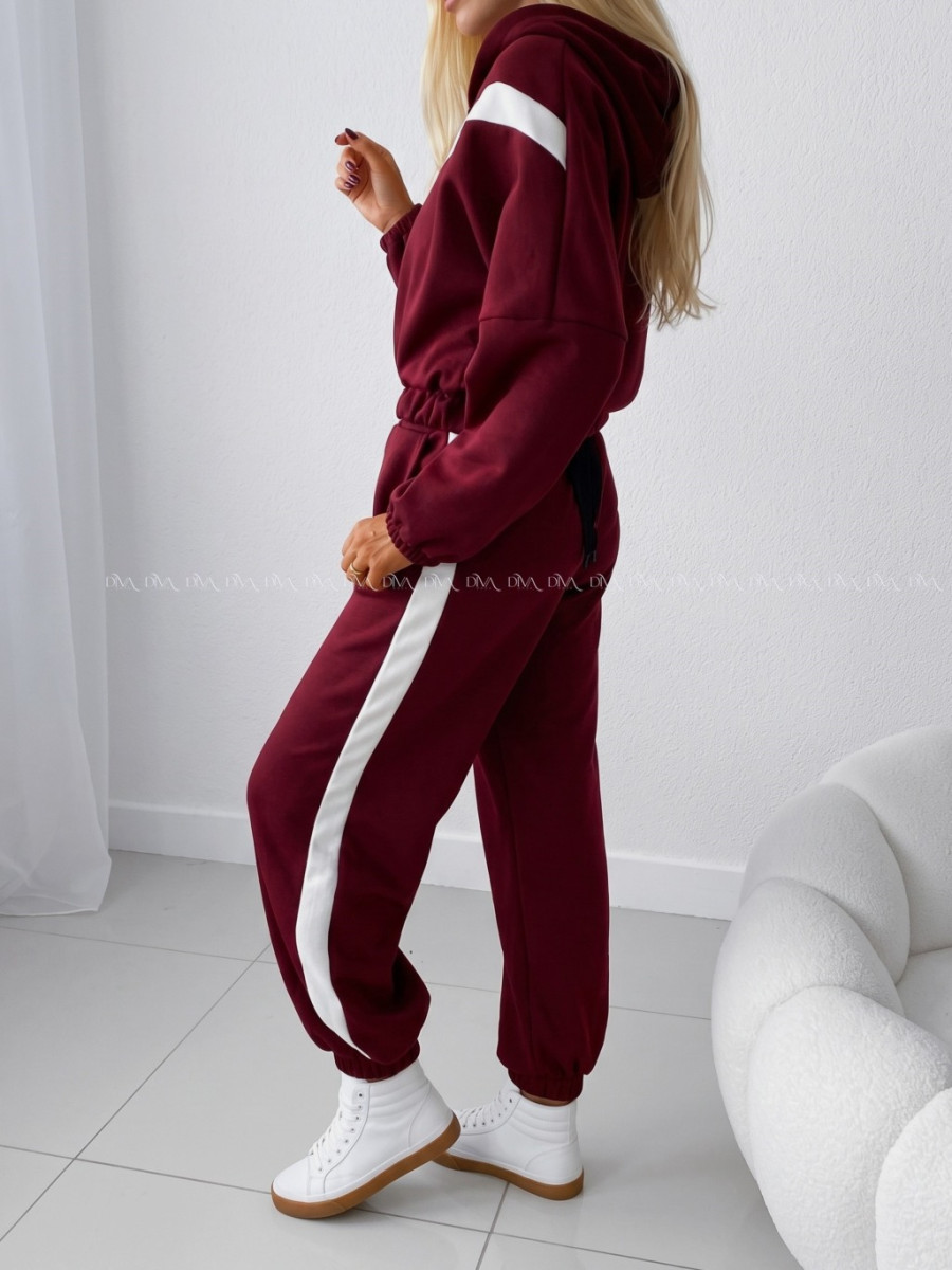 Športový komplet s pruhom bordo AB 916