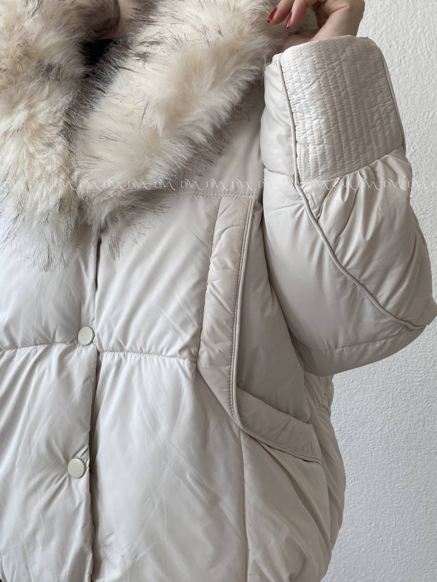 Zimná oversize bunda s kožušinou smotanová A 211