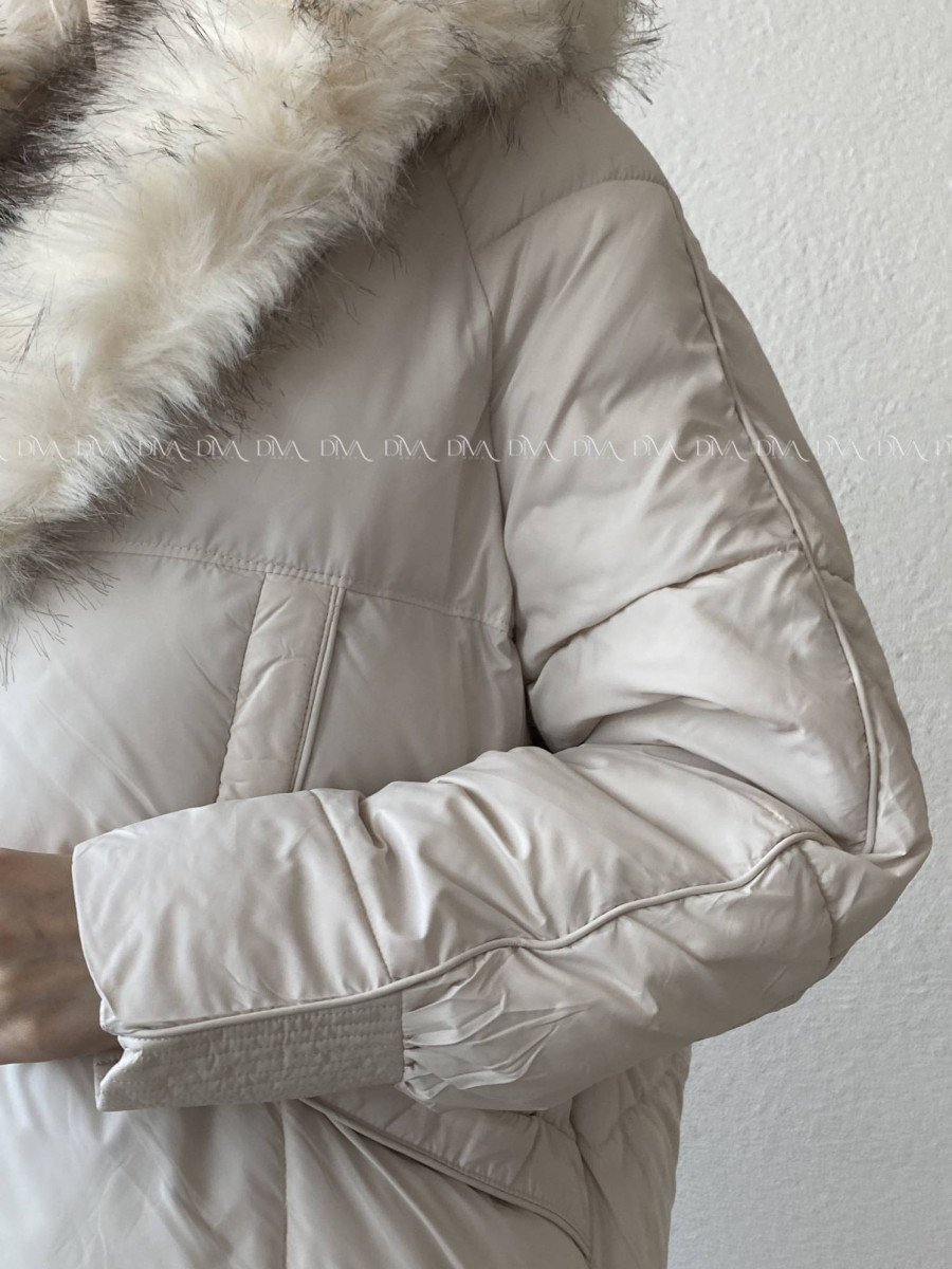 Zimná oversize bunda s kožušinou smotanová A 211