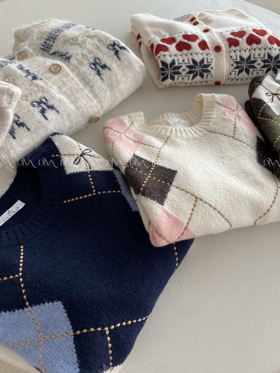 Svetrík s mašličkami navy blue AB 999 Svetrík s mašličkami navy blue AB 999