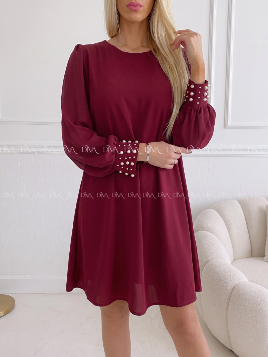 Šaty s perličkami na rukávoch burgundy AA 186